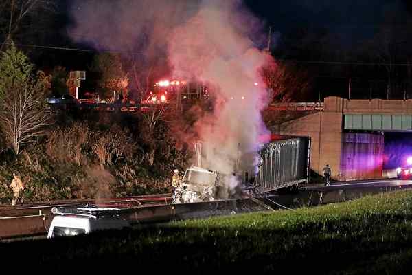 1 Dead in turnpike truck accident